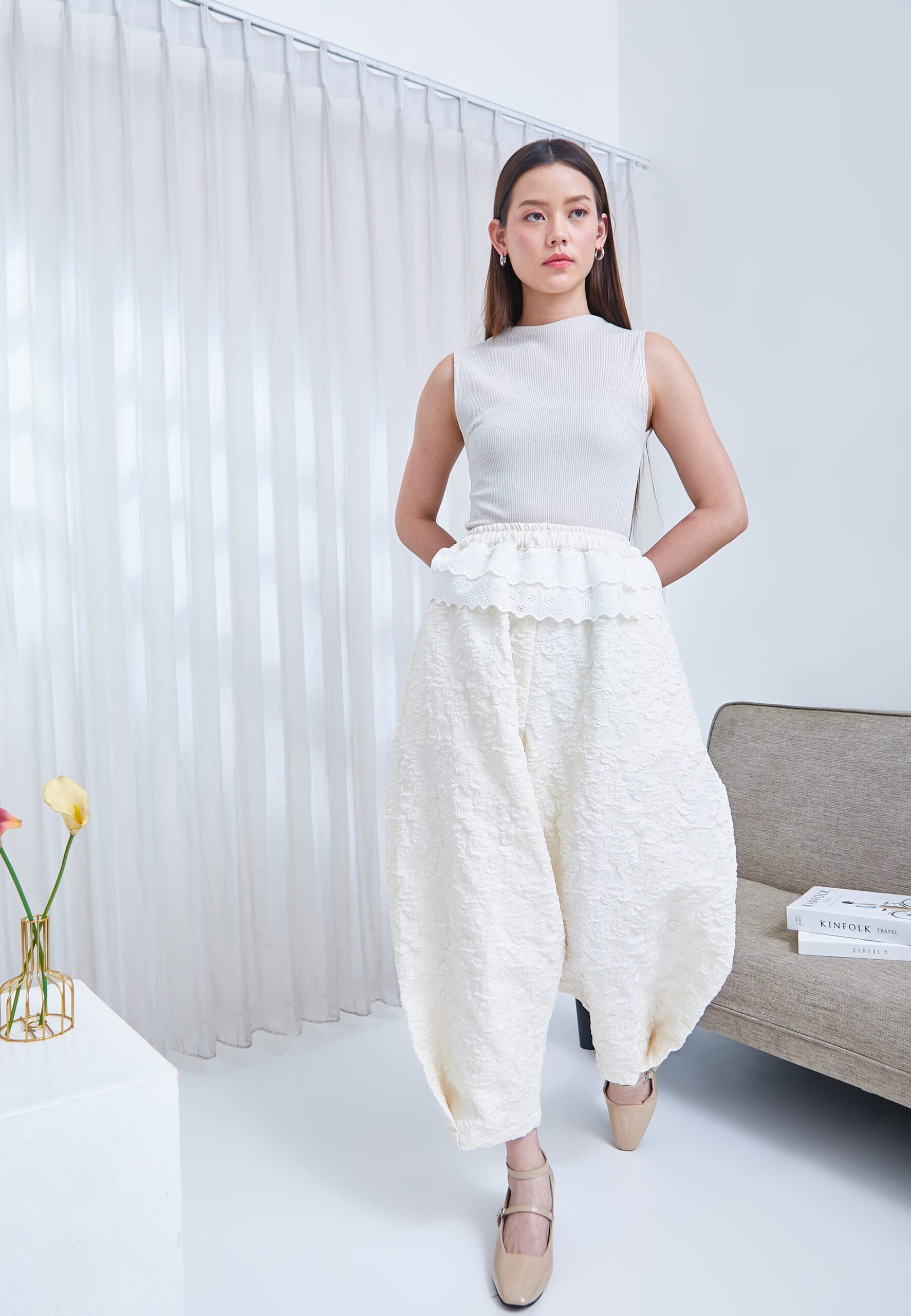 City Balloon Pants in White - Image 3